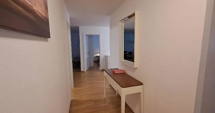 Executive 2 Bd Flat In Center - Hoesch 1